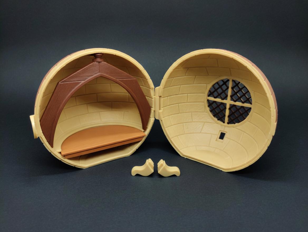 MGA Miniverse Collector Display Capsule
